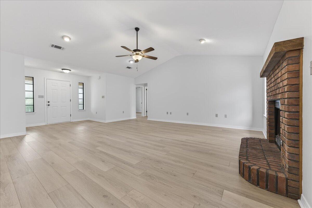 WOODLAND SHORES - Residential