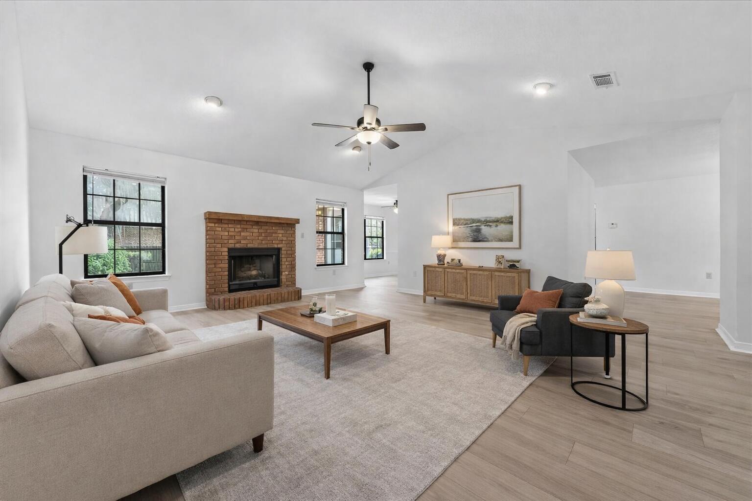 WOODLAND SHORES - Residential