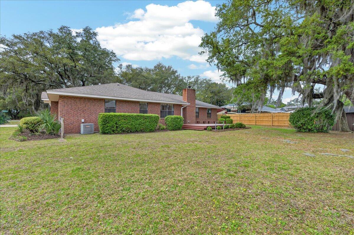 WOODLAND SHORES - Residential