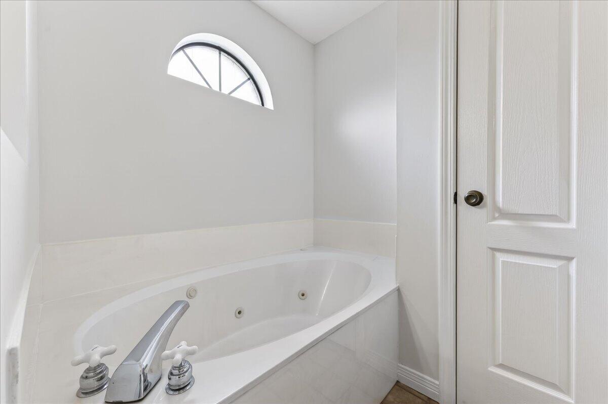 WOODLAND SHORES - Residential