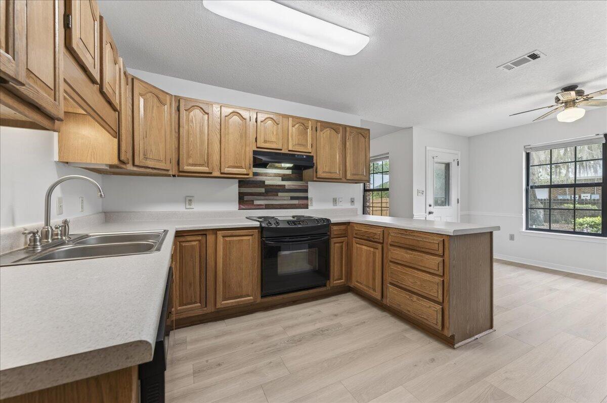 WOODLAND SHORES - Residential