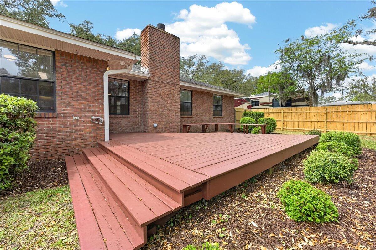 WOODLAND SHORES - Residential