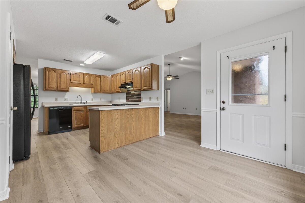 WOODLAND SHORES - Residential