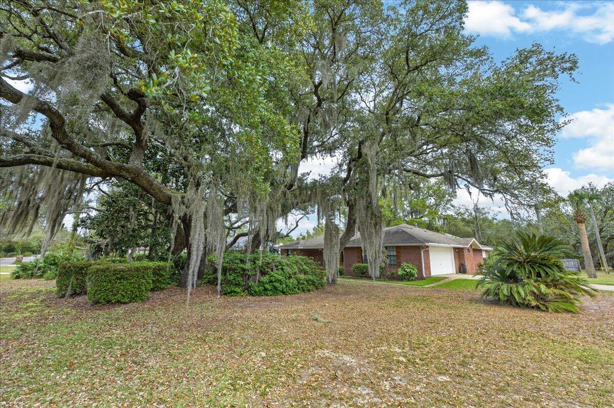 WOODLAND SHORES - Residential