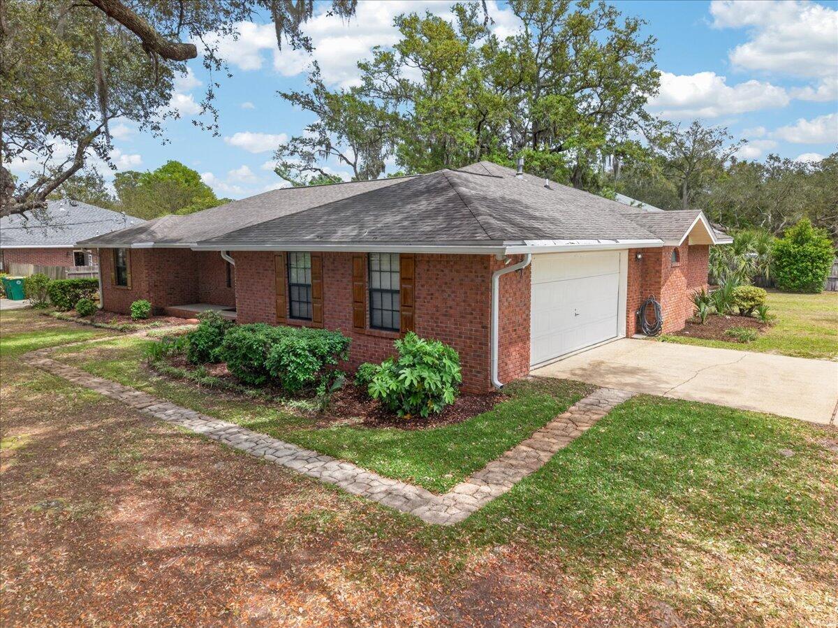 WOODLAND SHORES - Residential