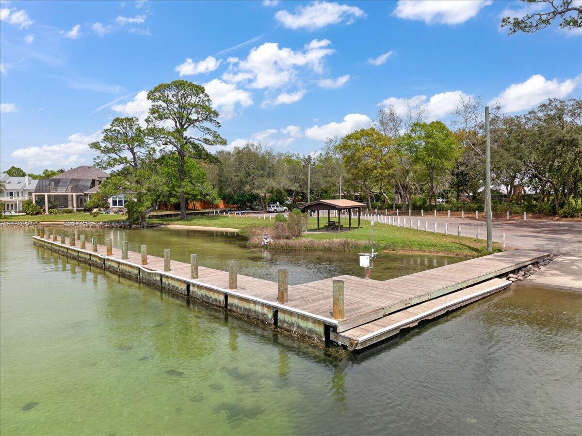 WOODLAND SHORES - Residential