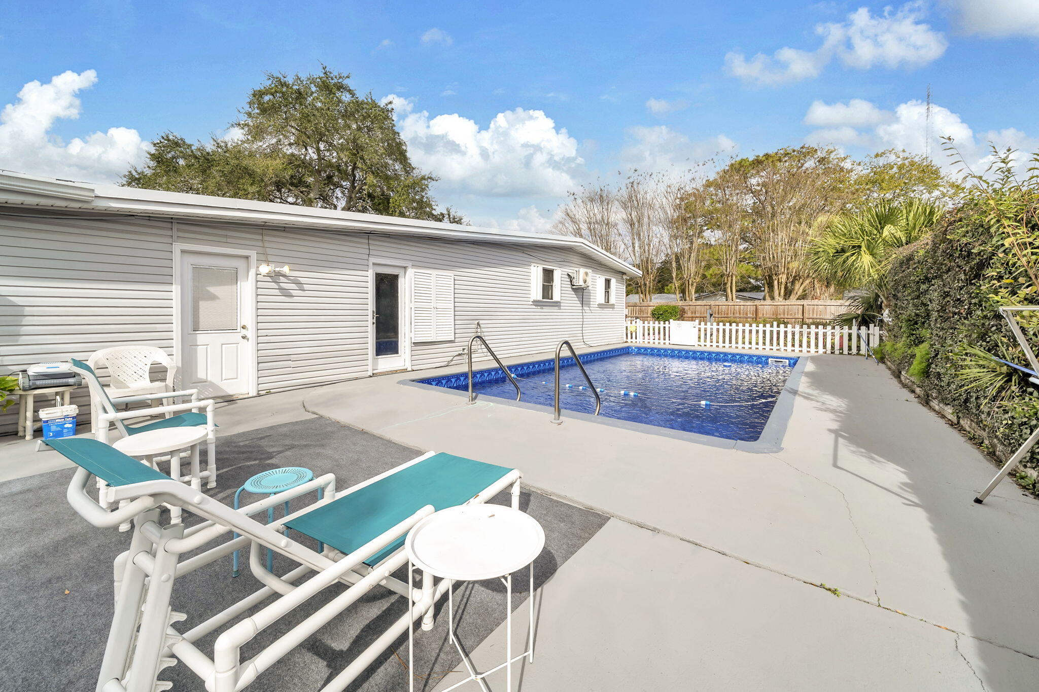 SEABREEZE 6TH ADD LOT 1 BLK G - Residential