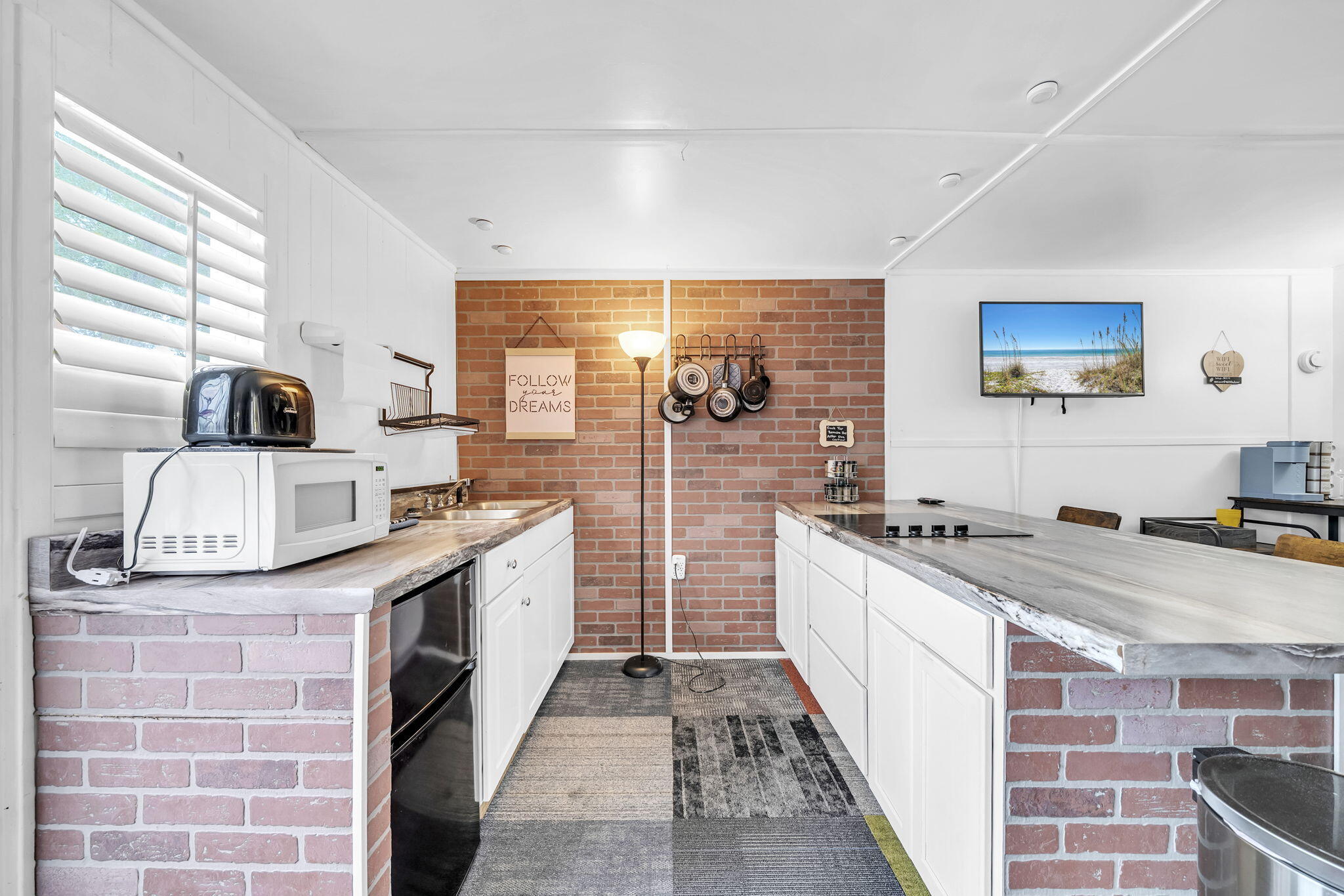 SEABREEZE 6TH ADD LOT 1 BLK G - Residential