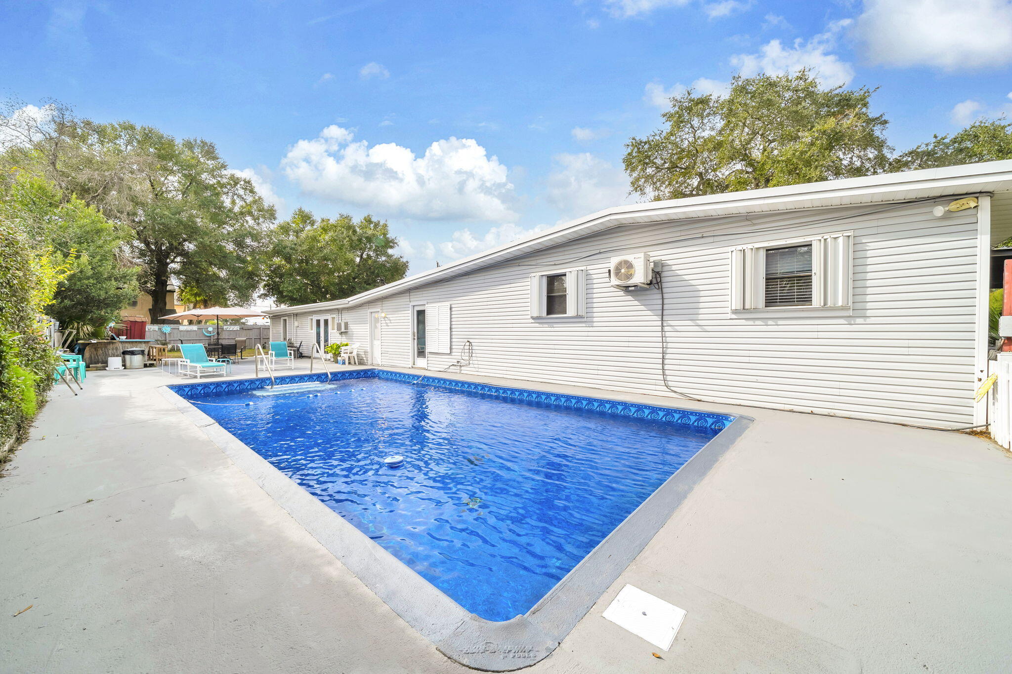 SEABREEZE 6TH ADD LOT 1 BLK G - Residential