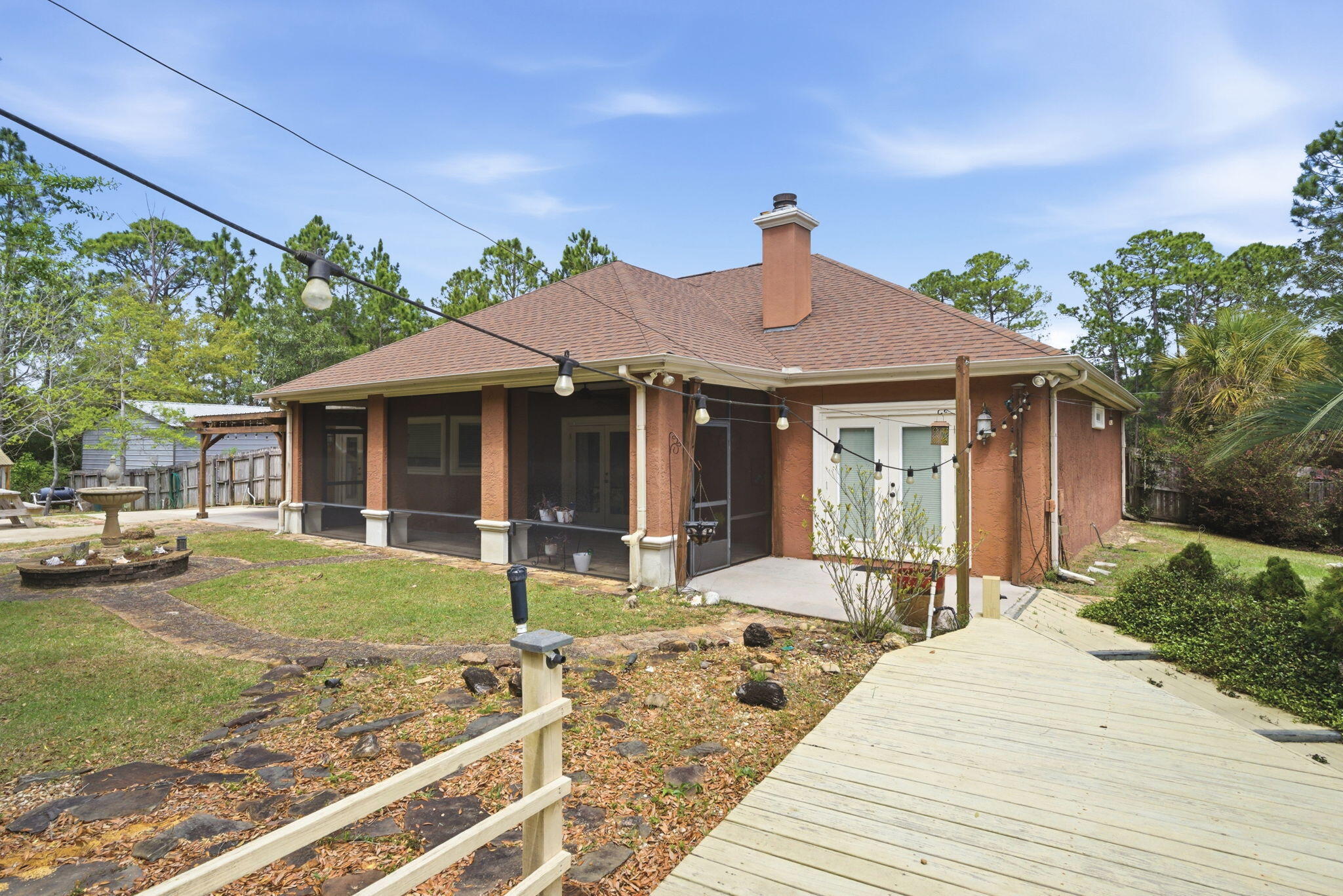 WHISPERING PINES - Residential