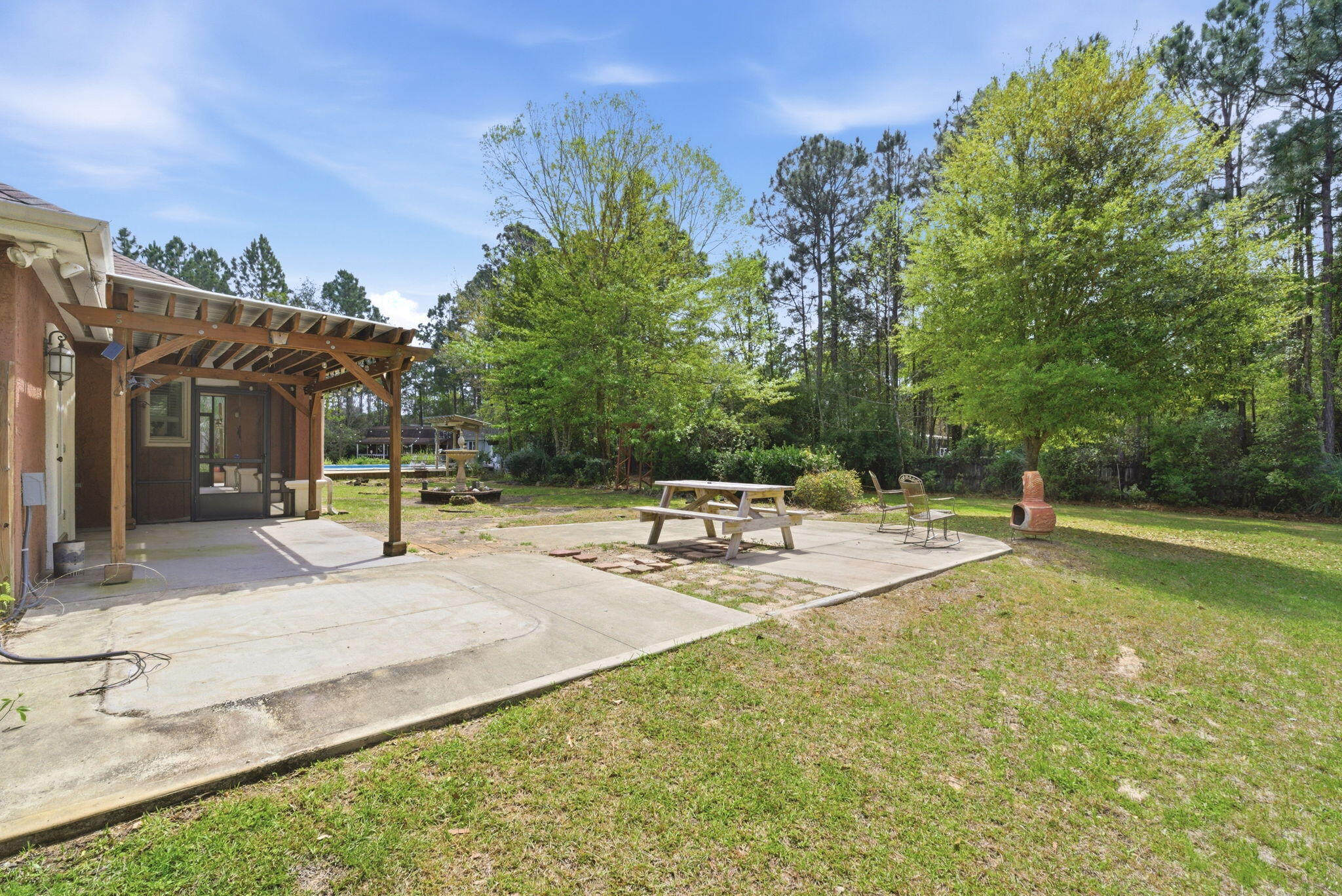 WHISPERING PINES - Residential