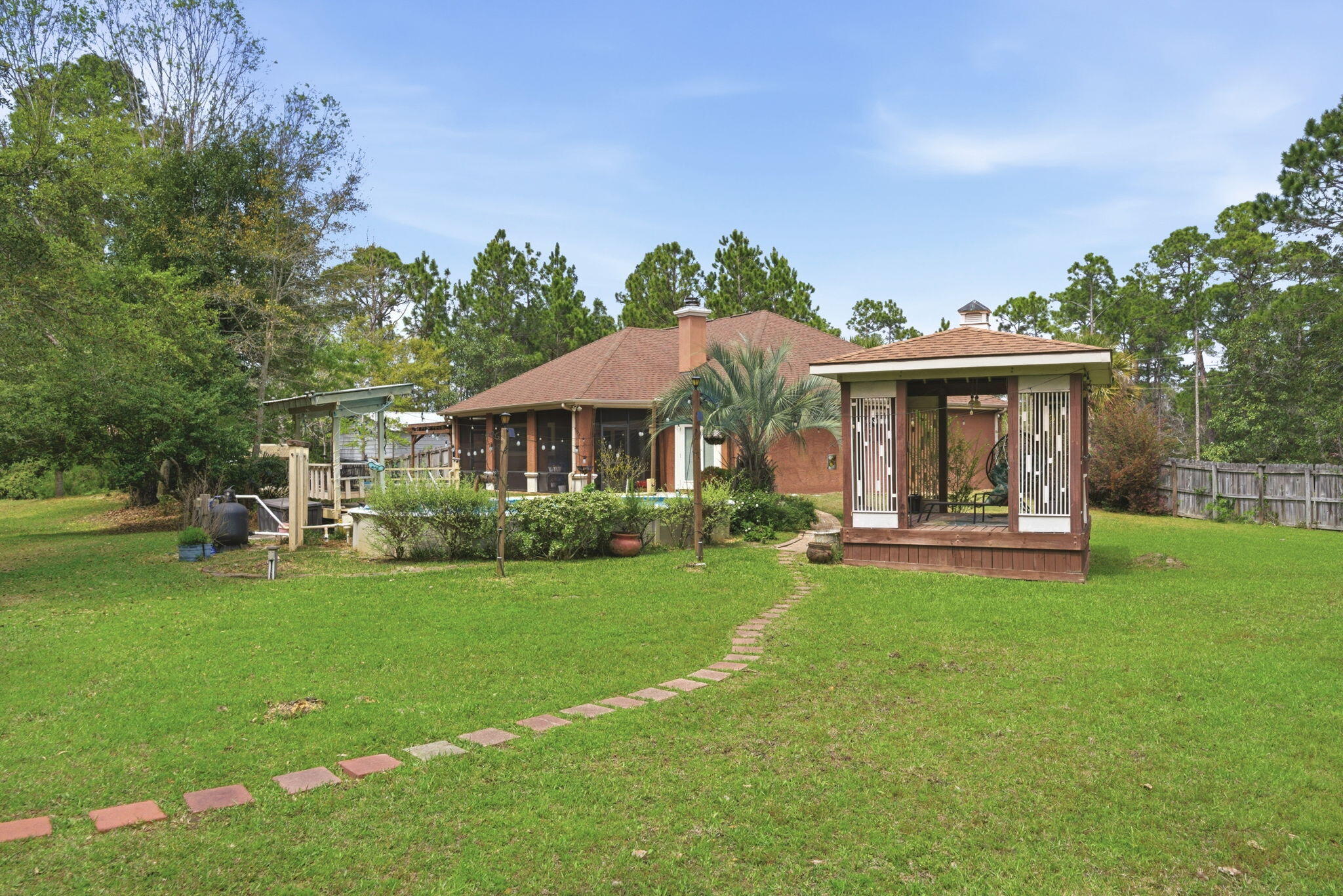 WHISPERING PINES - Residential