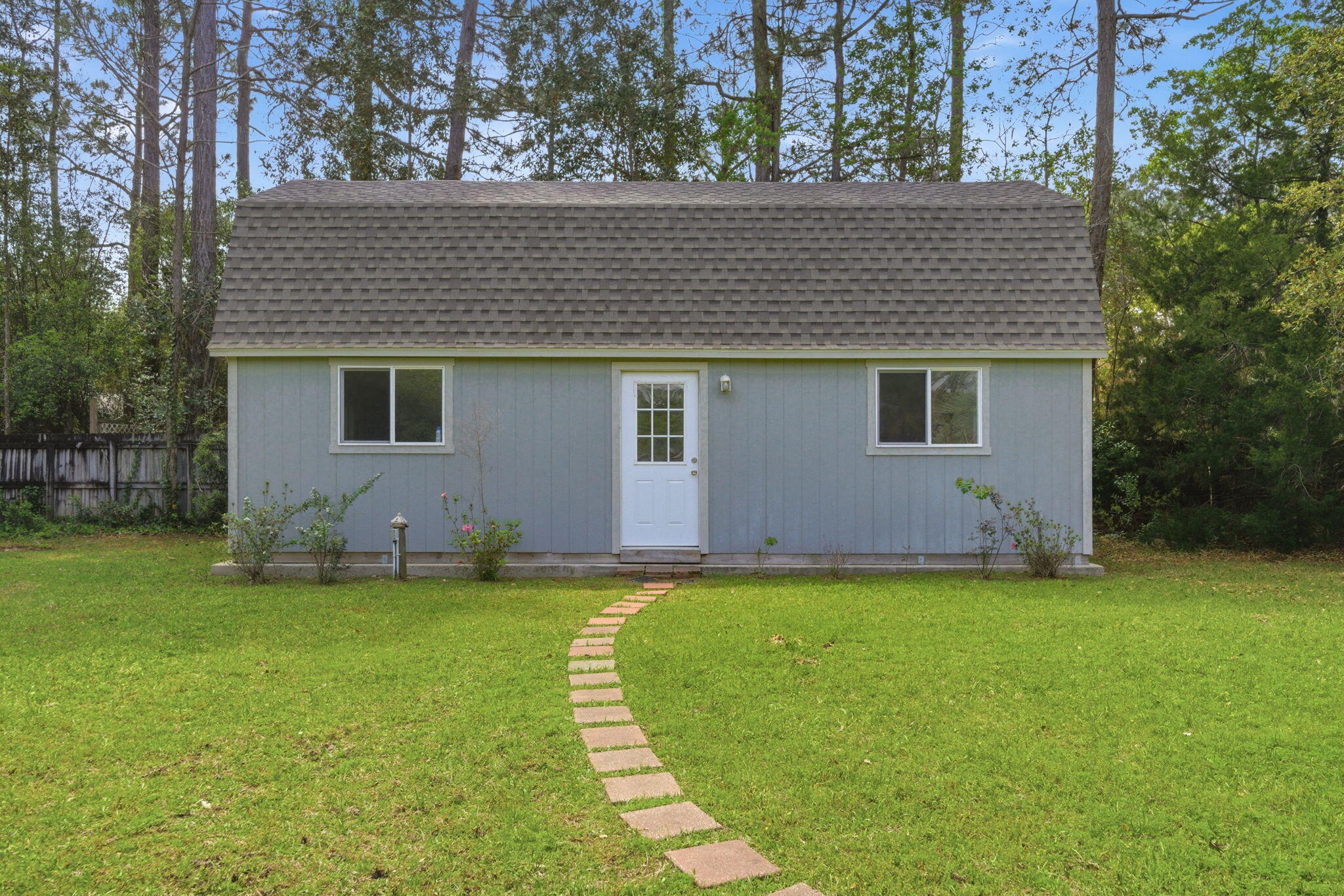 WHISPERING PINES - Residential