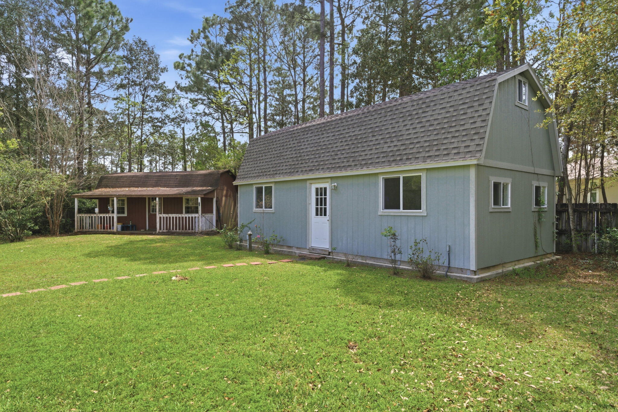 WHISPERING PINES - Residential