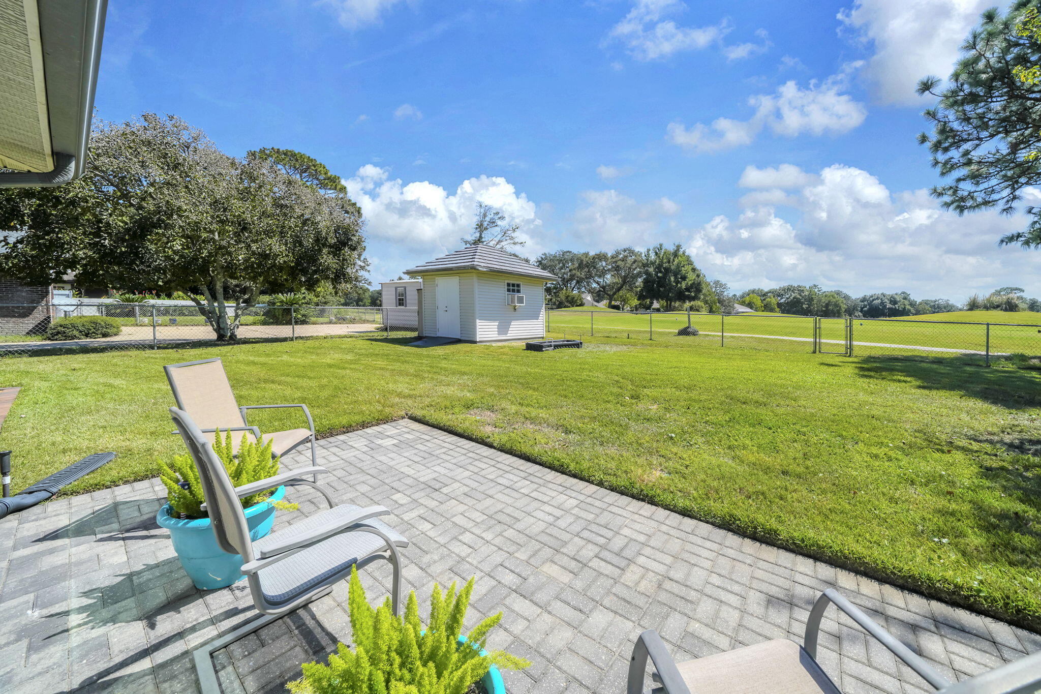 136 COUNTRY CLUB Road