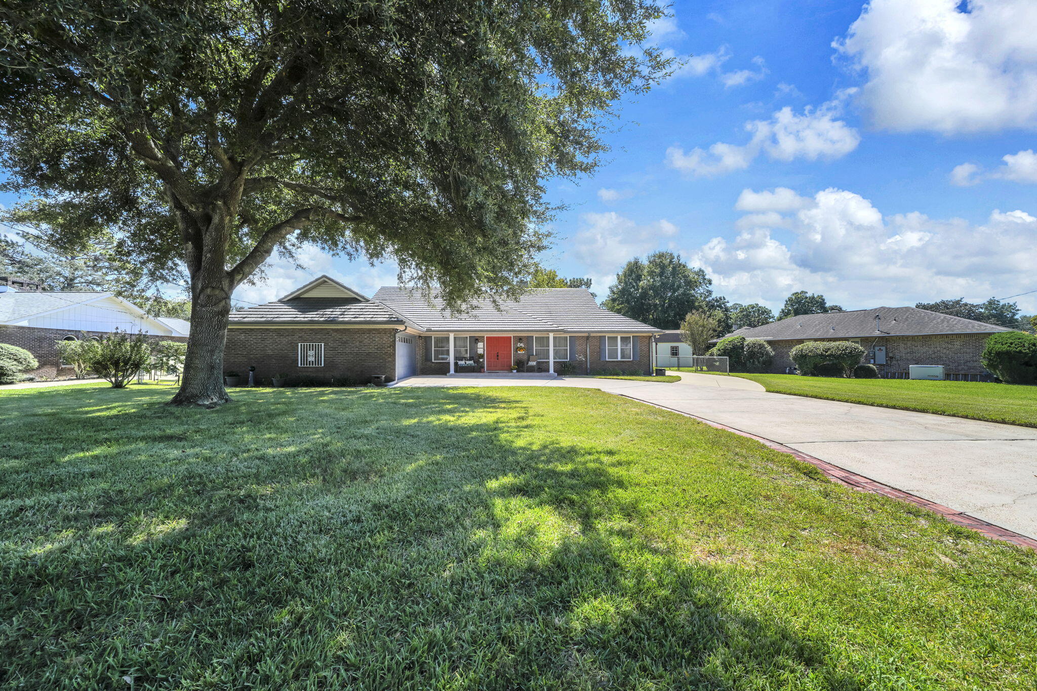 136 COUNTRY CLUB Road