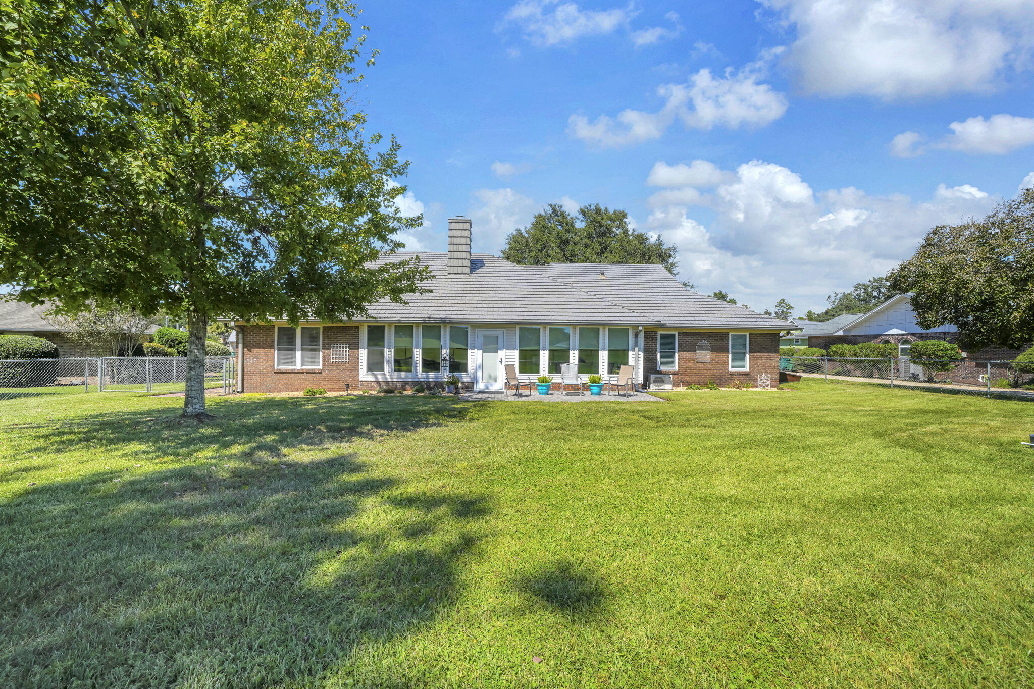 136 COUNTRY CLUB Road