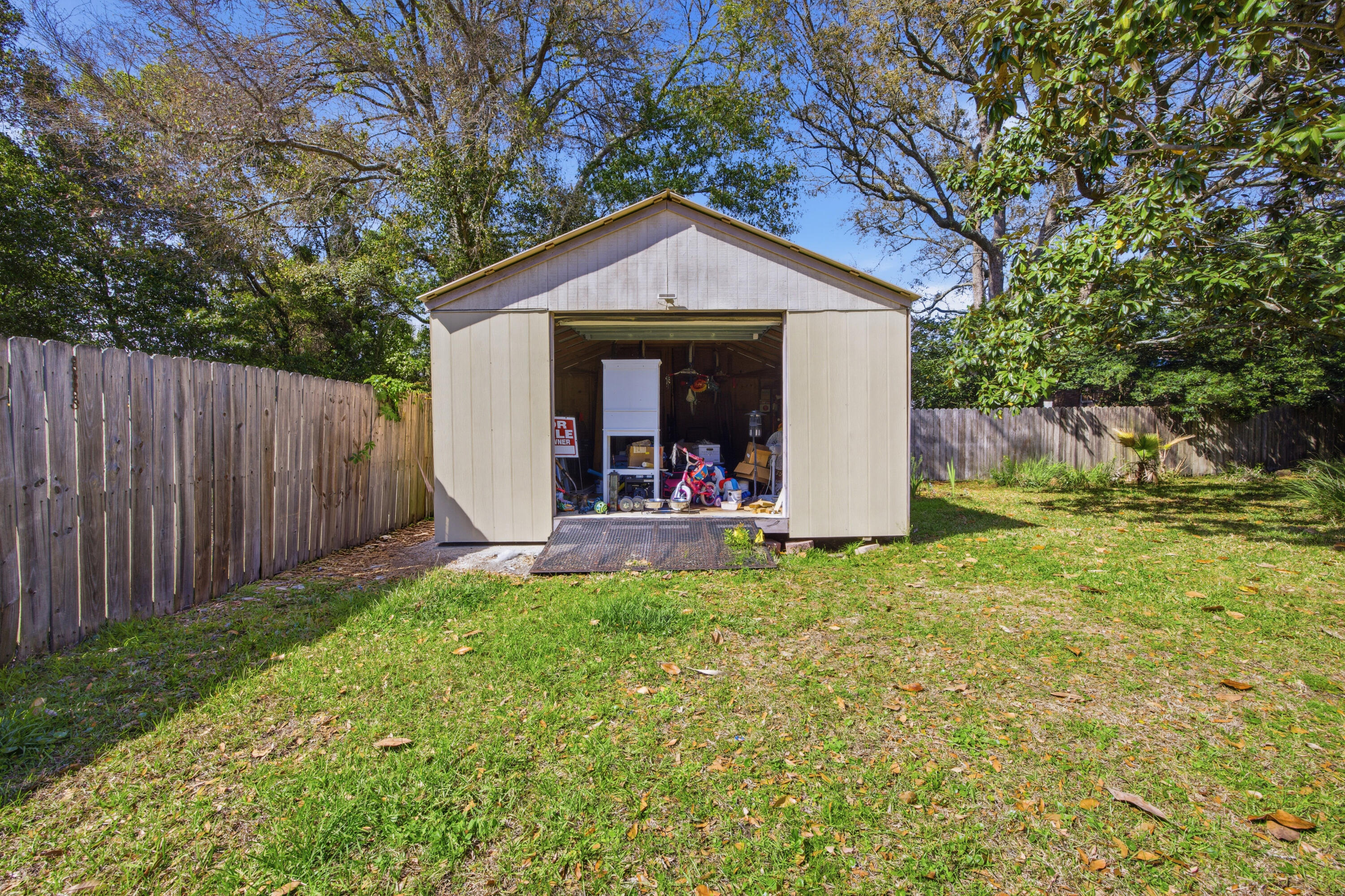 LAKE LORRAINE ESTATES 1 - Residential