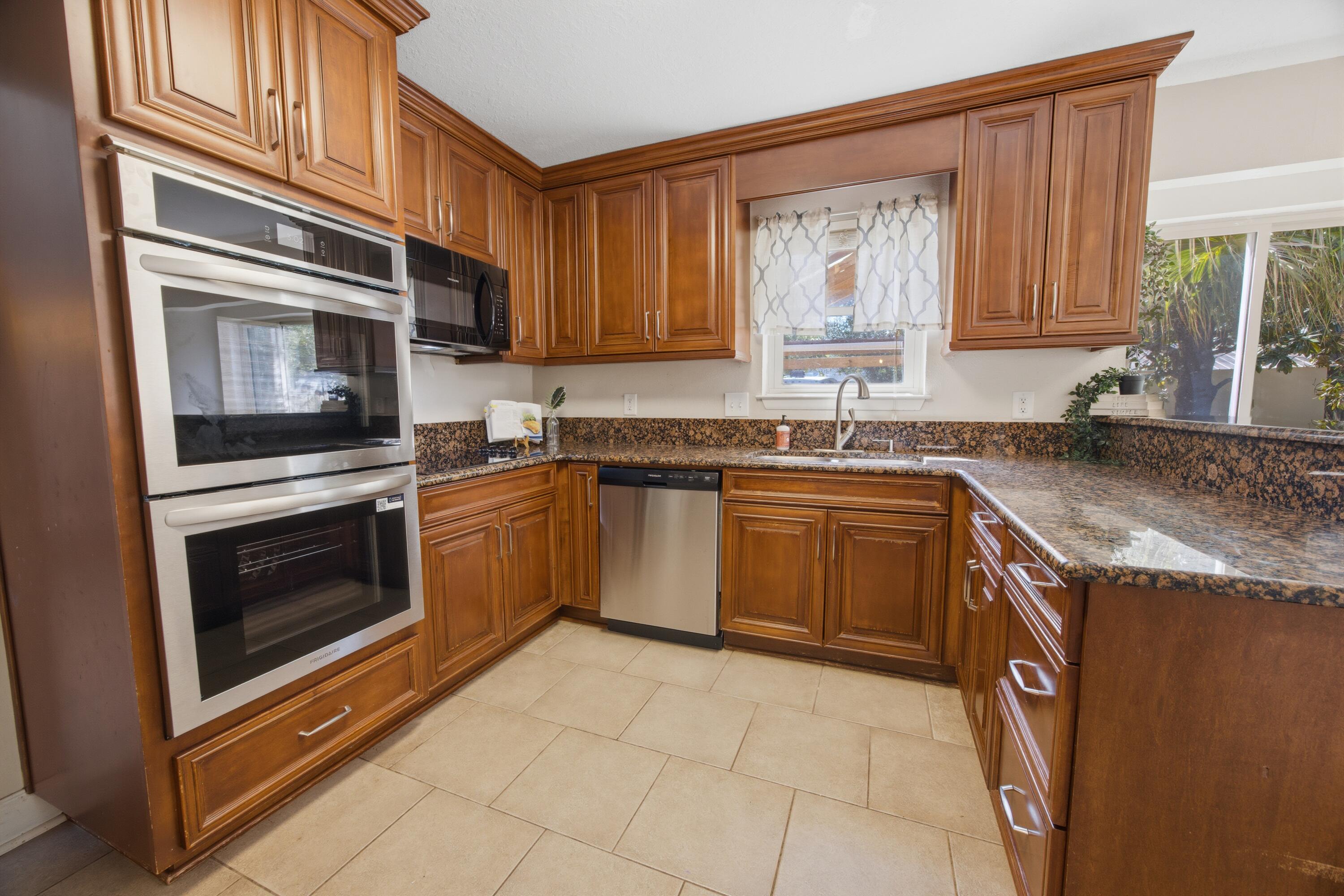 LAKE LORRAINE ESTATES 1 - Residential