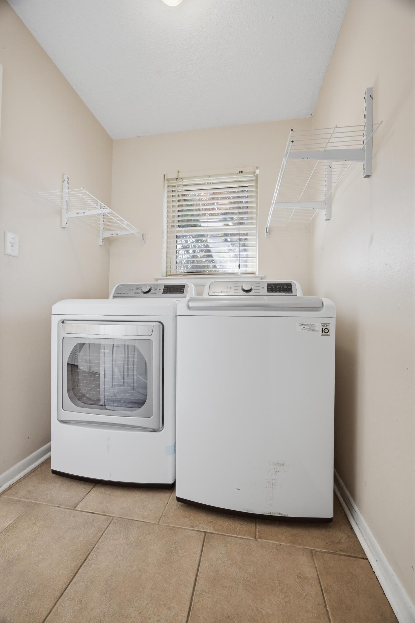 LAKE LORRAINE ESTATES 1 - Residential