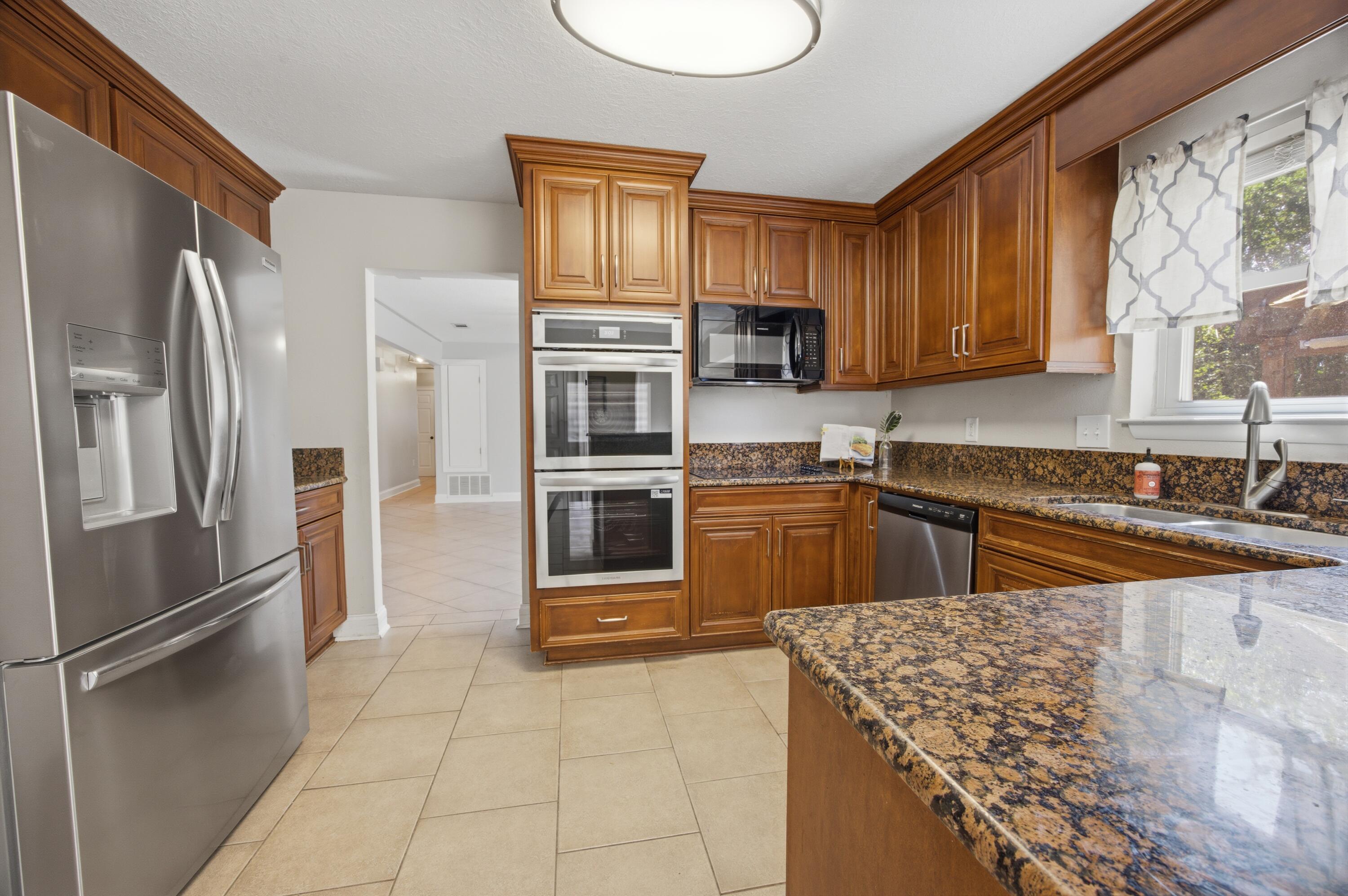 LAKE LORRAINE ESTATES 1 - Residential