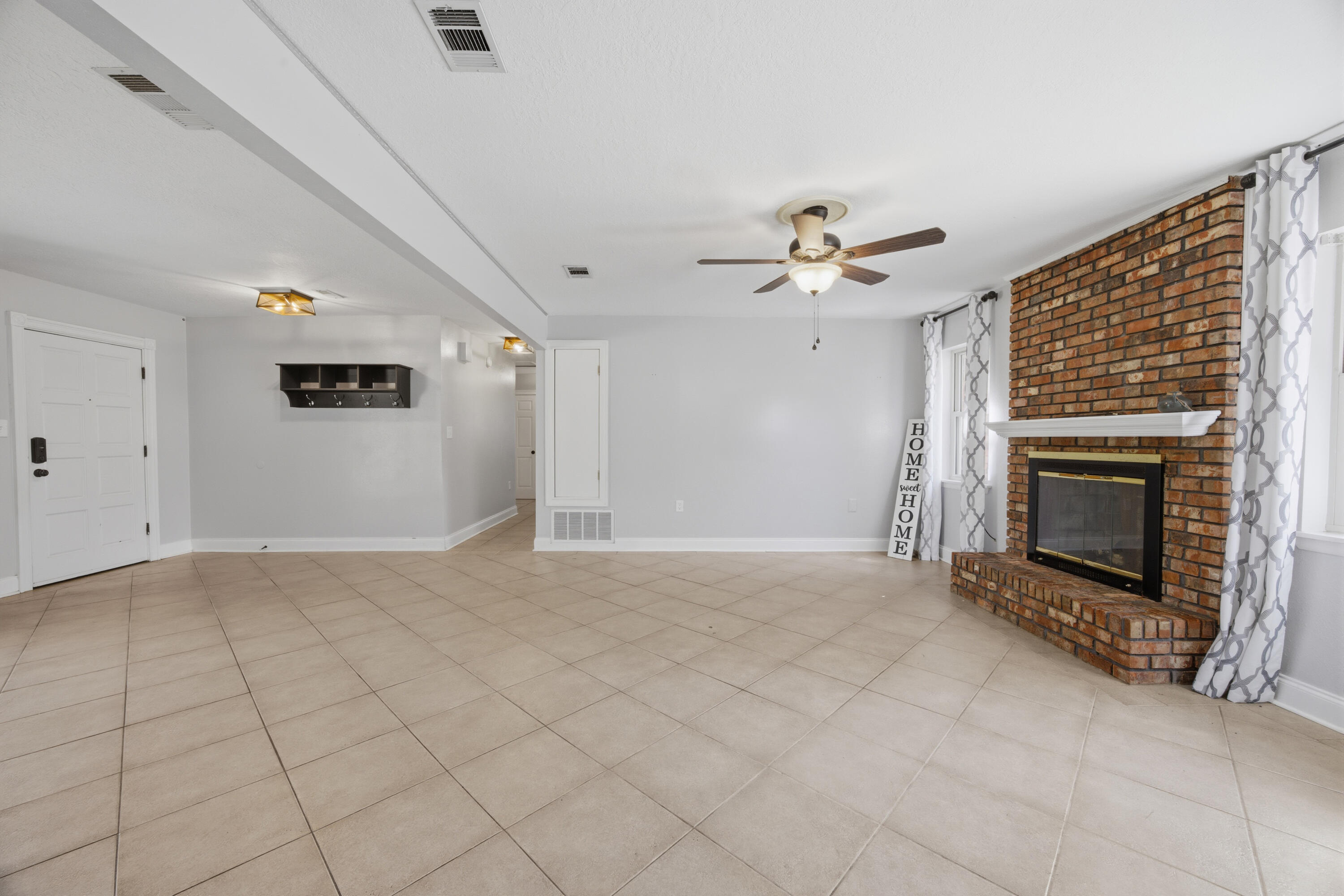 LAKE LORRAINE ESTATES 1 - Residential