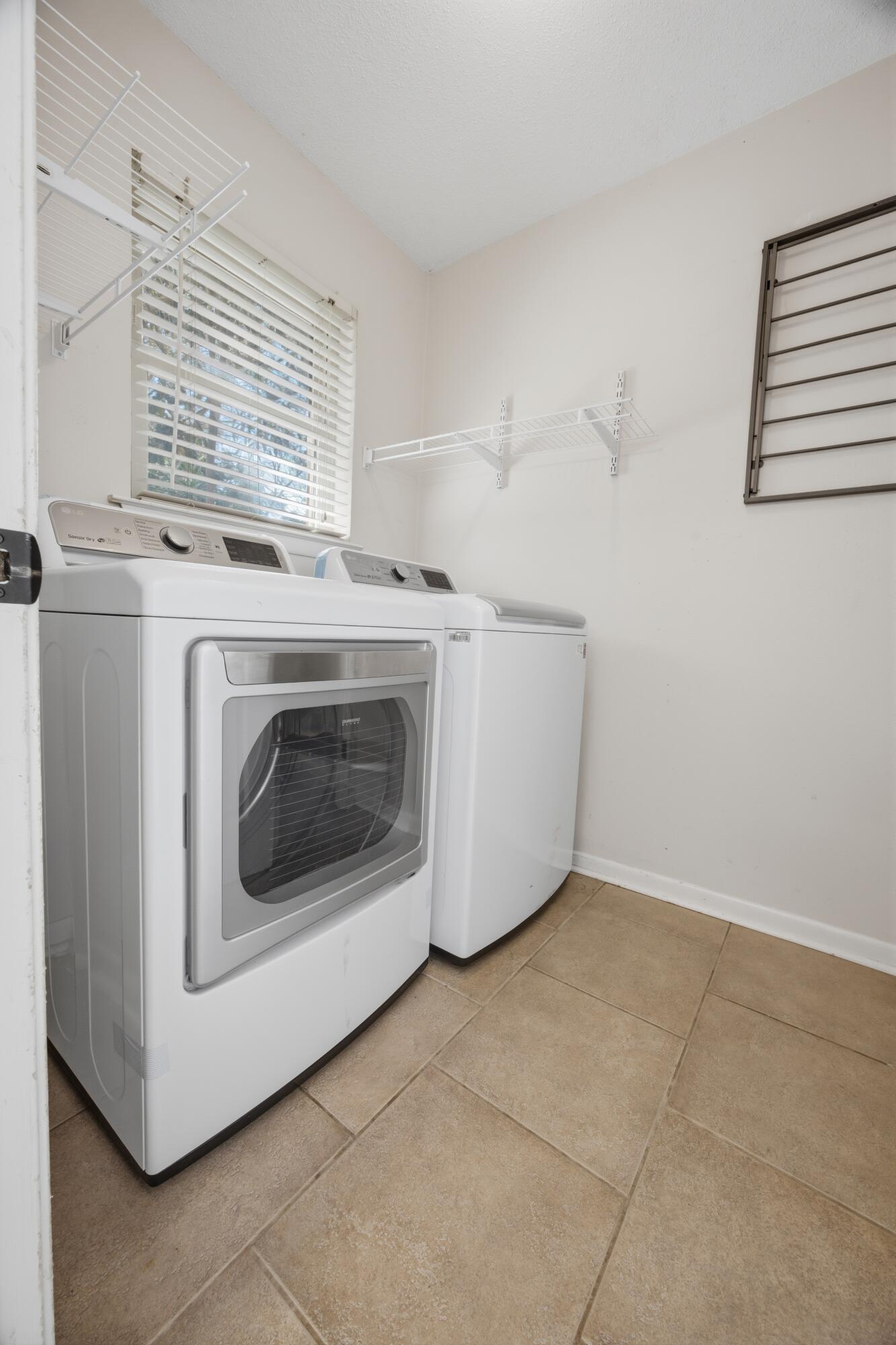 LAKE LORRAINE ESTATES 1 - Residential