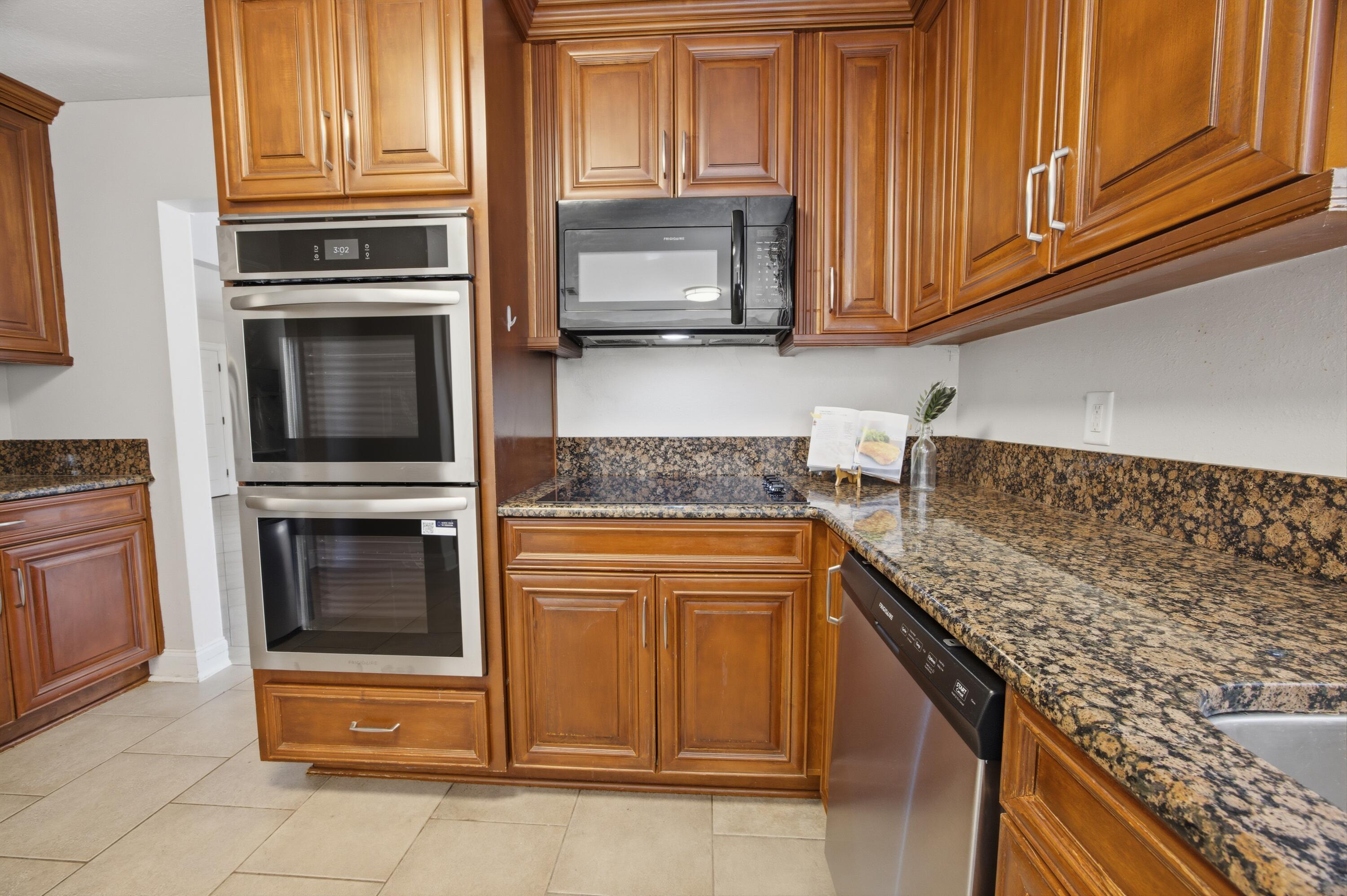 LAKE LORRAINE ESTATES 1 - Residential