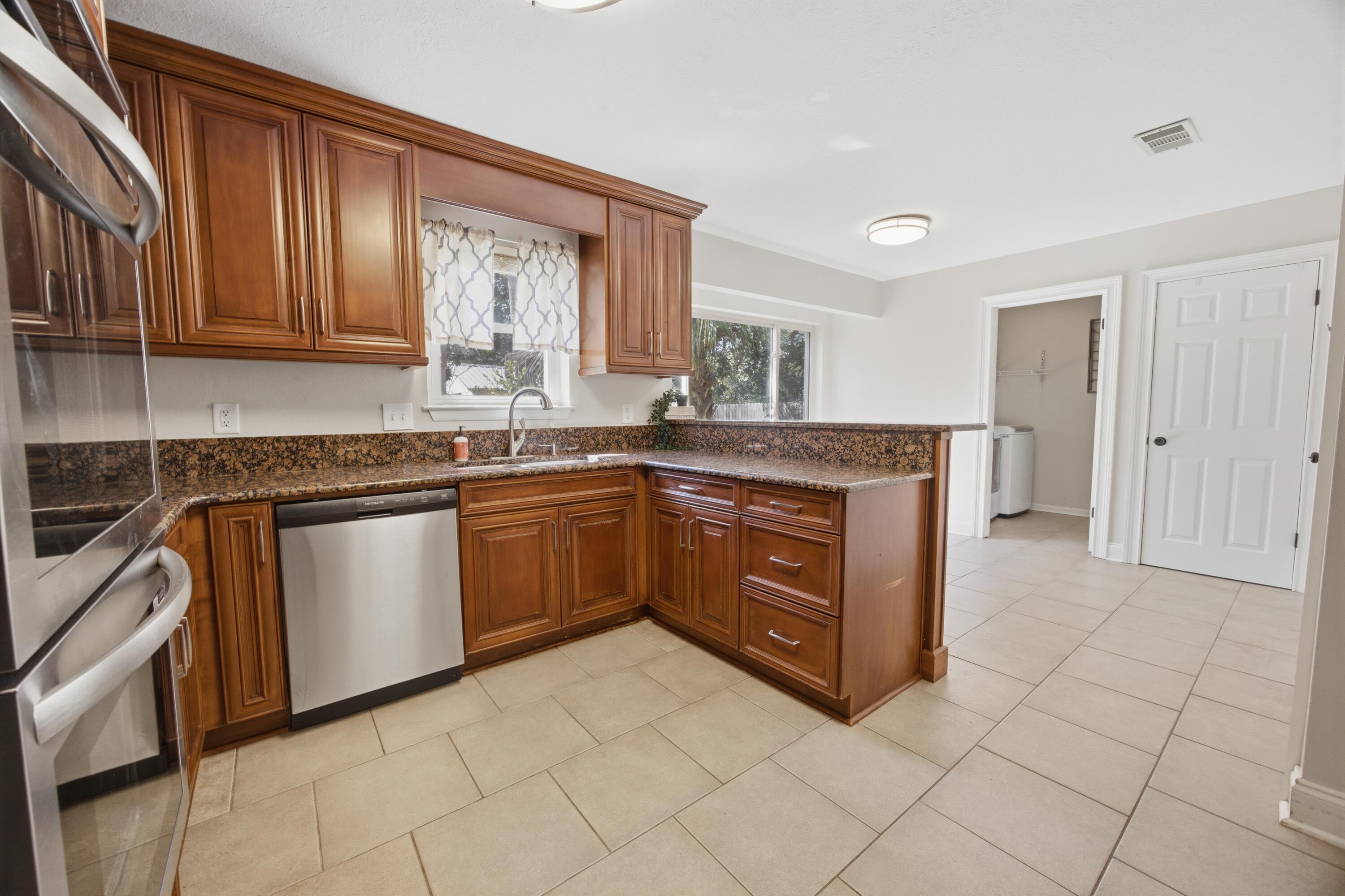 LAKE LORRAINE ESTATES 1 - Residential