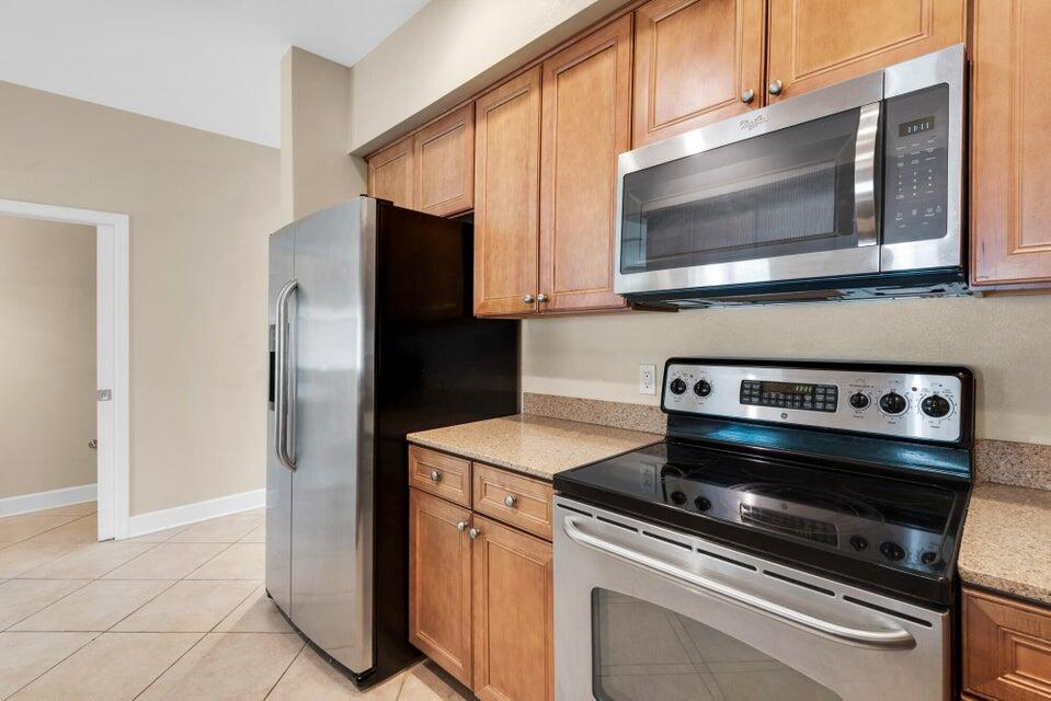 SHELL HARBOR CONDOMI - Residential Lease