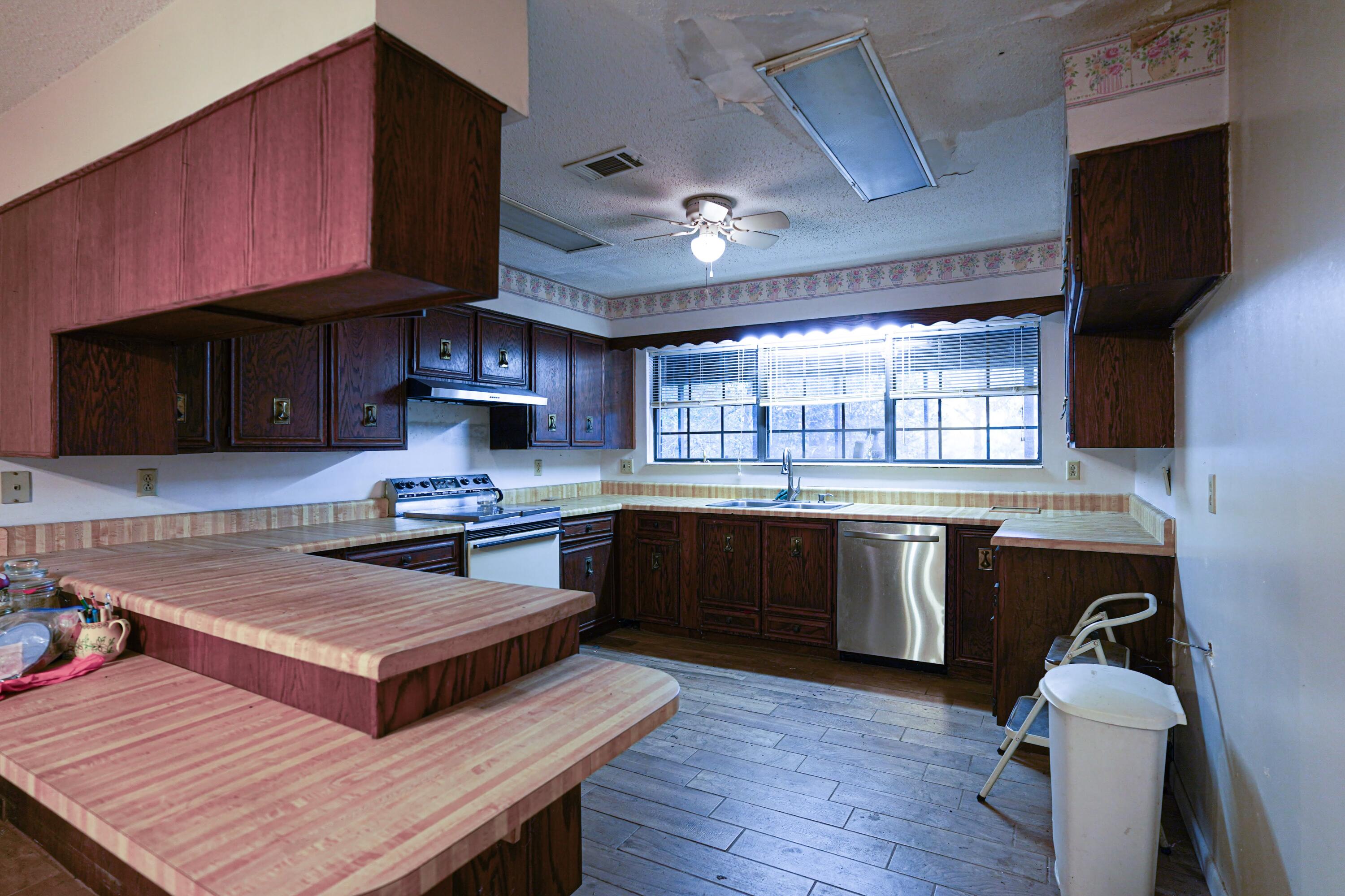 NO RECORDED SUBDIVISION - Residential