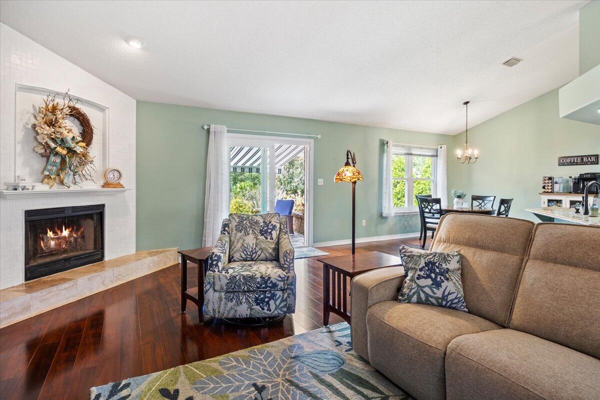 HOLLY BY THE SEA - Residential