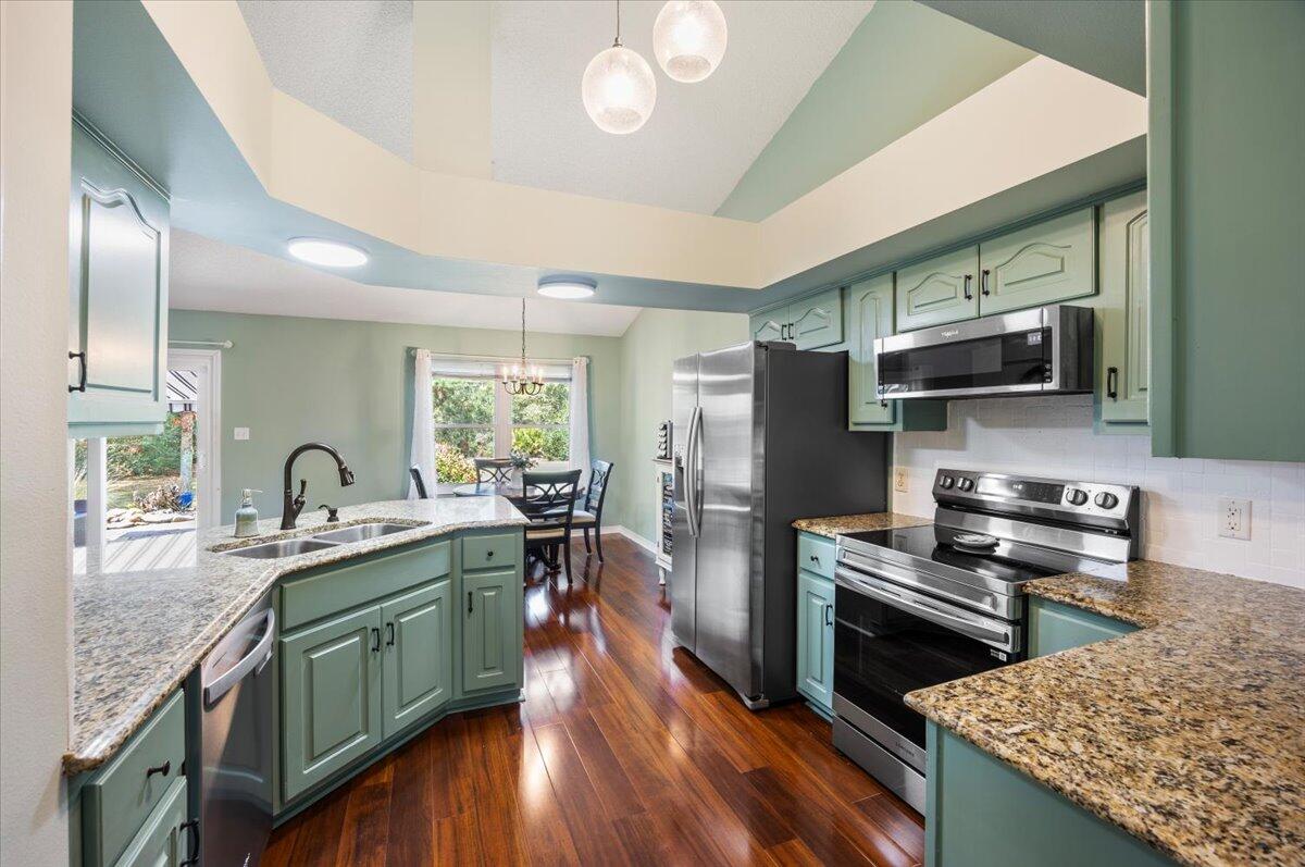 HOLLY BY THE SEA - Residential