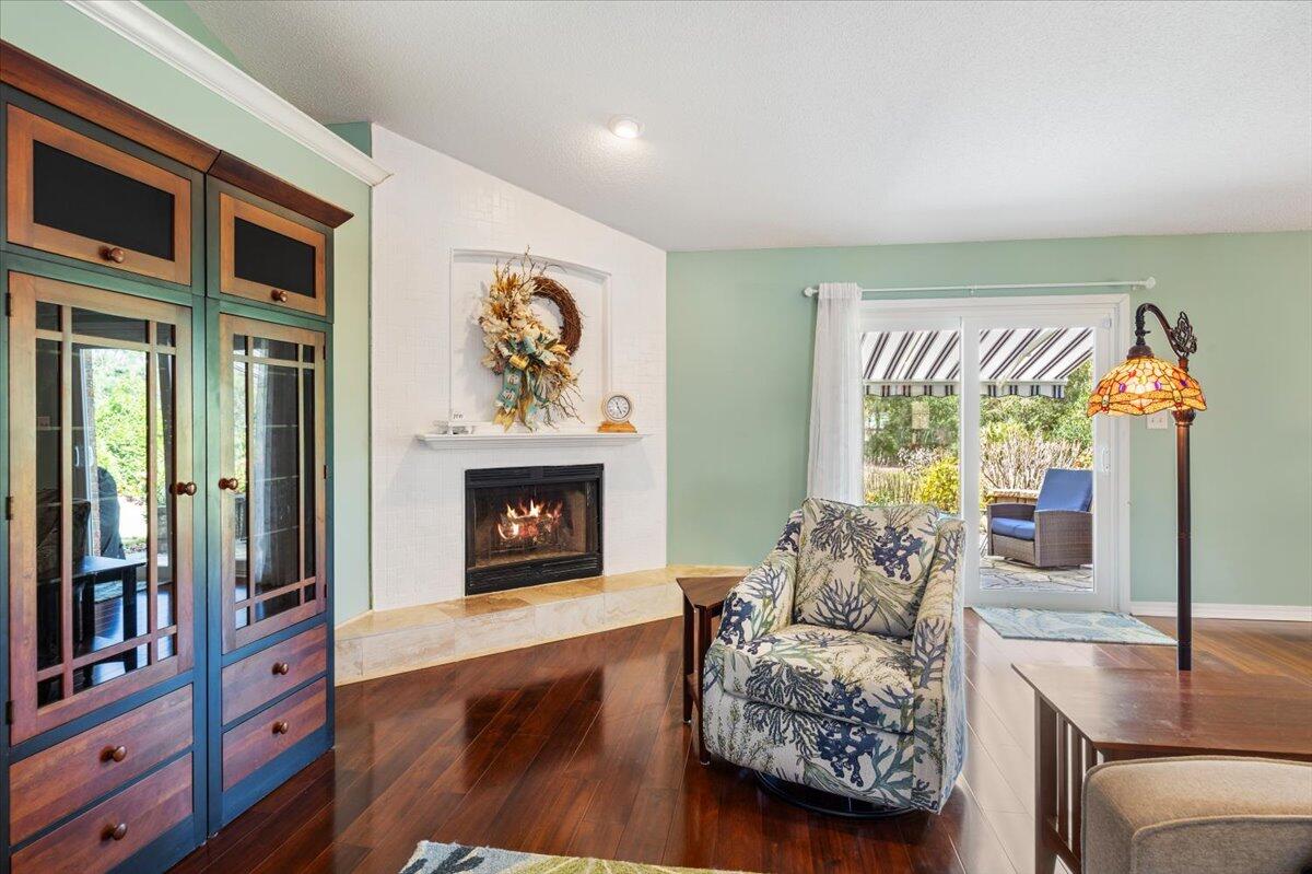 HOLLY BY THE SEA - Residential