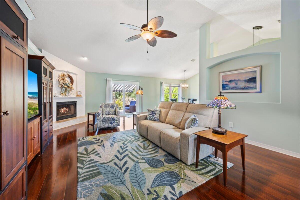 HOLLY BY THE SEA - Residential