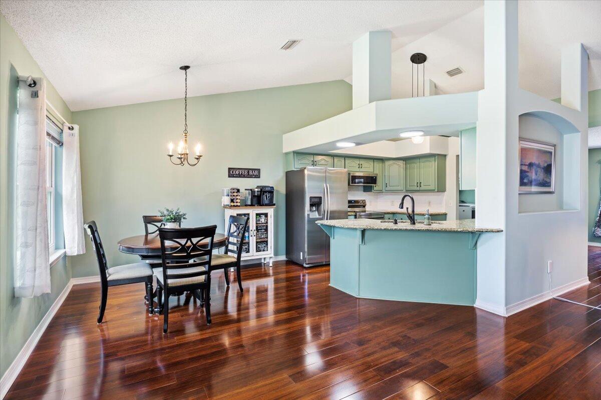 HOLLY BY THE SEA - Residential