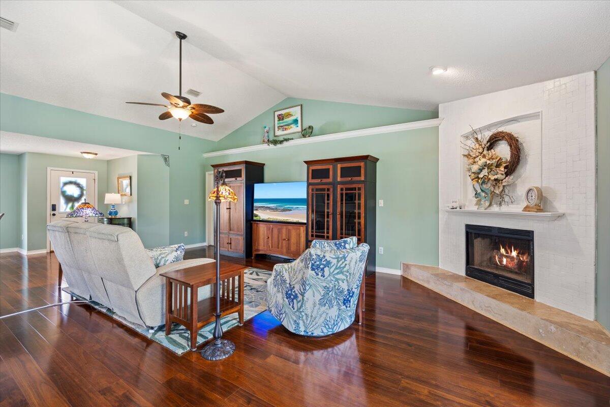 HOLLY BY THE SEA - Residential