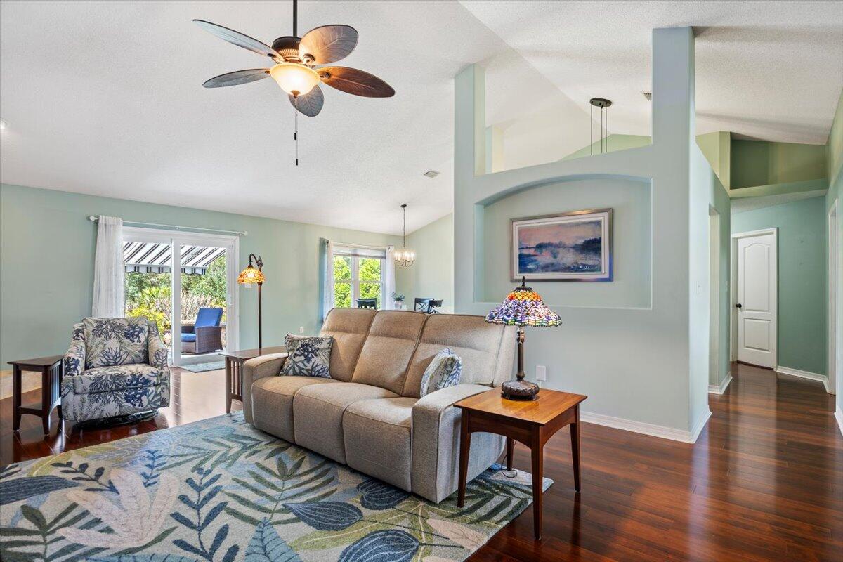 HOLLY BY THE SEA - Residential