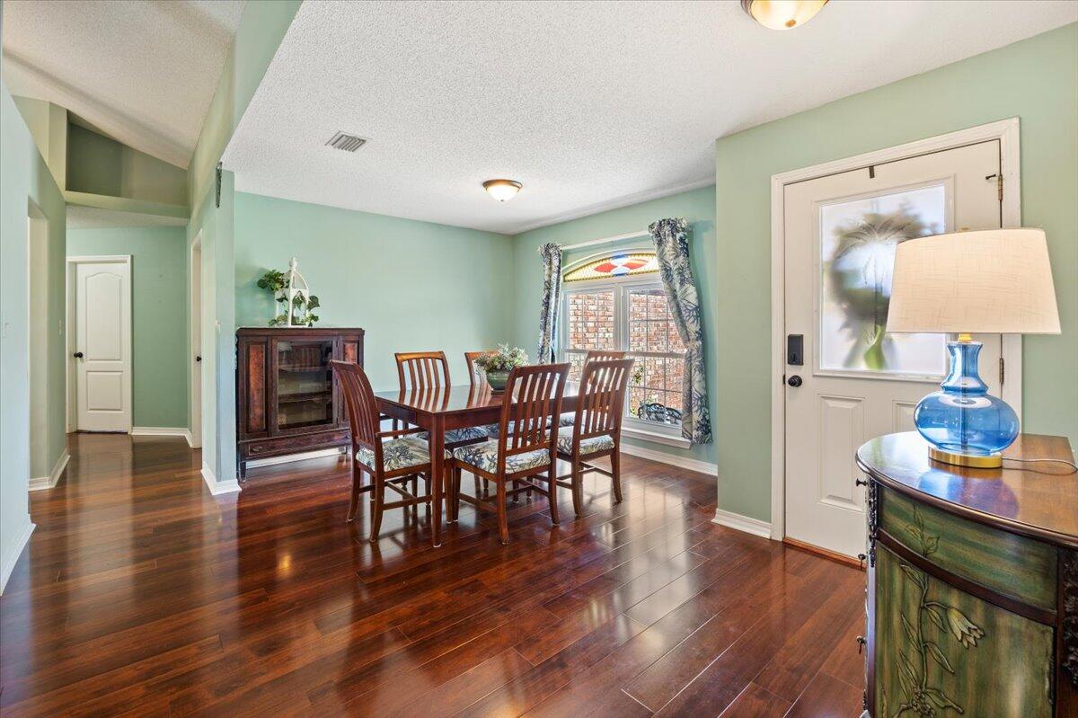 HOLLY BY THE SEA - Residential