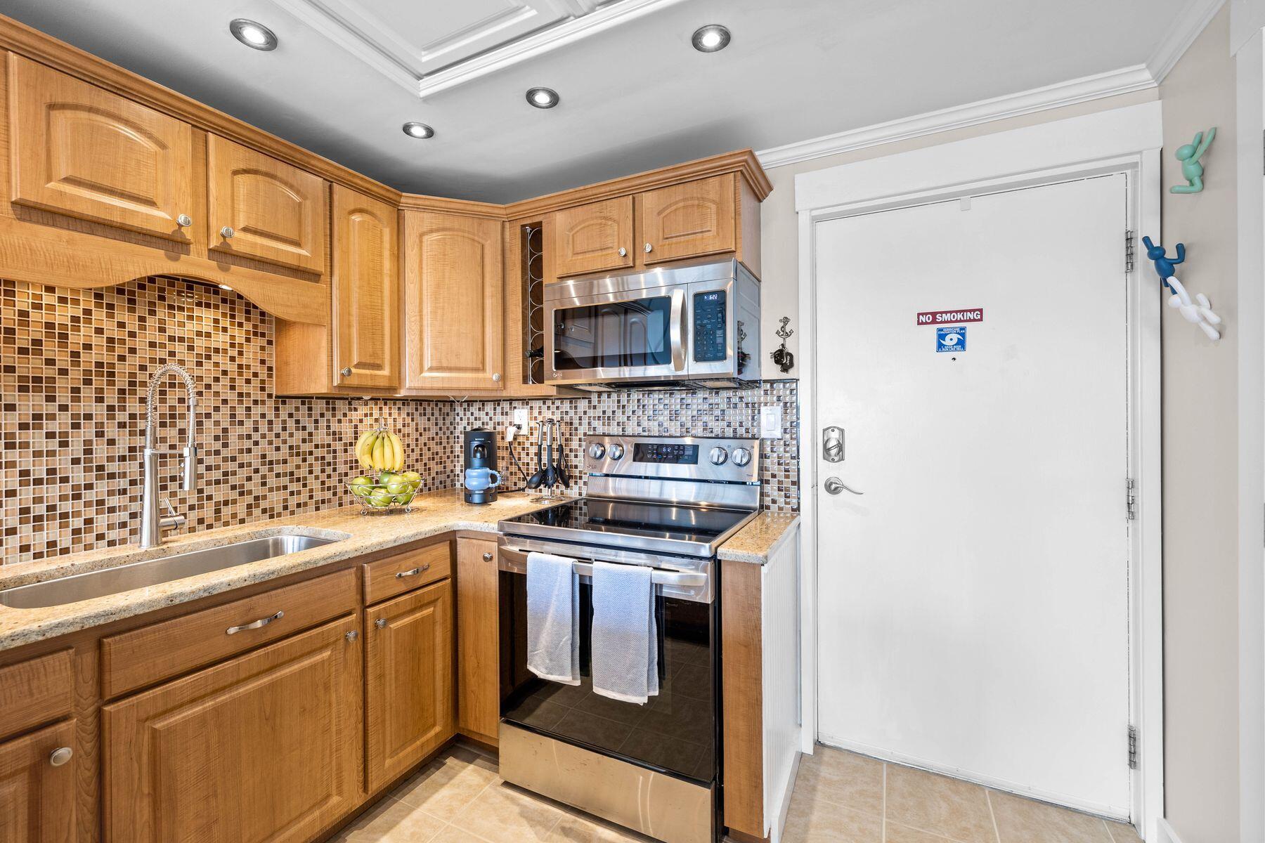 EL MATADOR CONDO - Residential