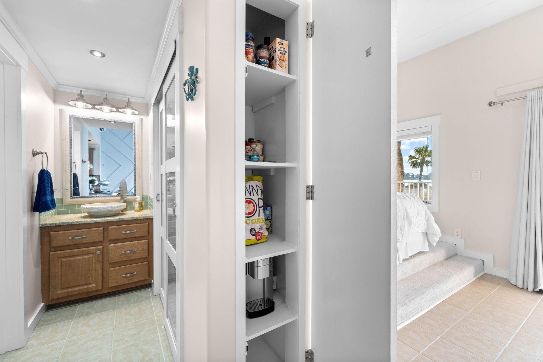 EL MATADOR CONDO - Residential