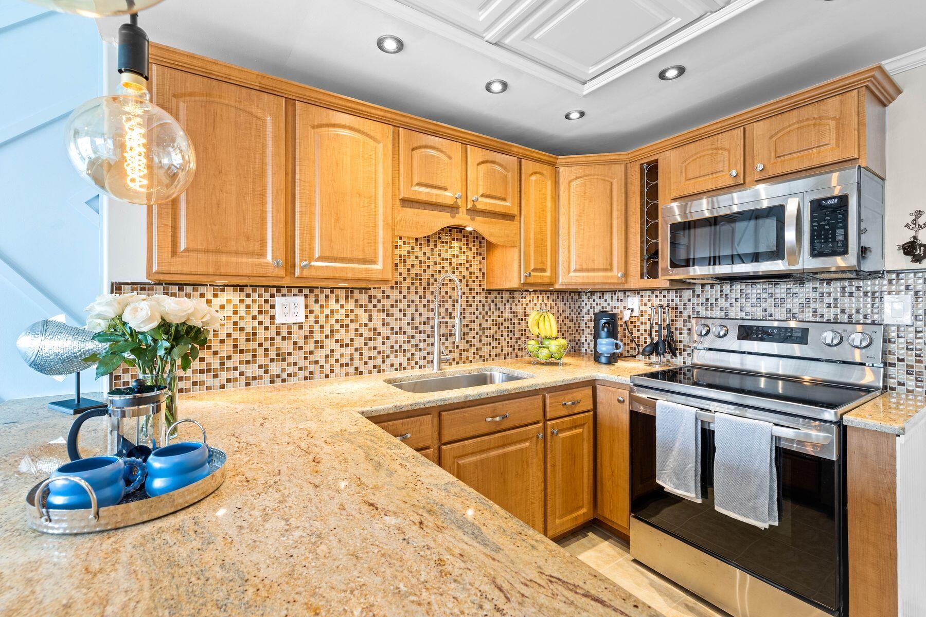 EL MATADOR CONDO - Residential