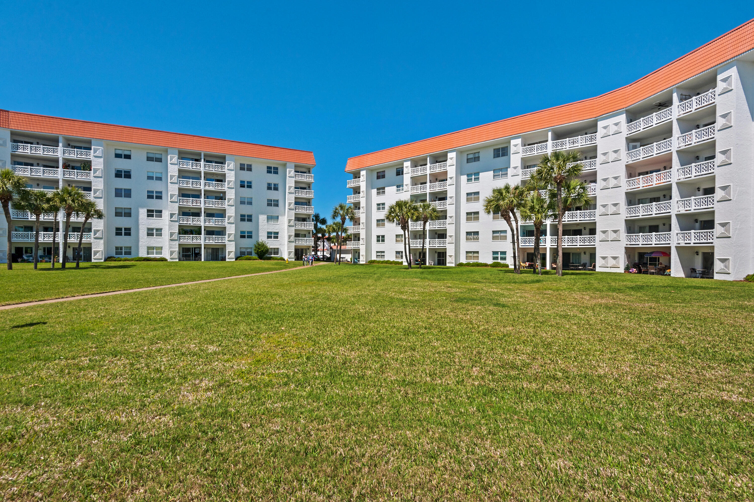 EL MATADOR CONDO - Residential