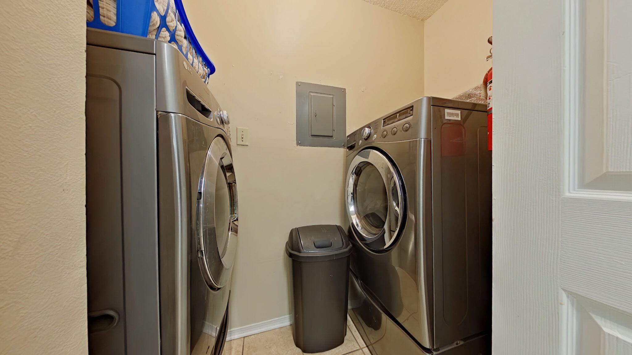 GOLF CLUB CONDO THE - Residential