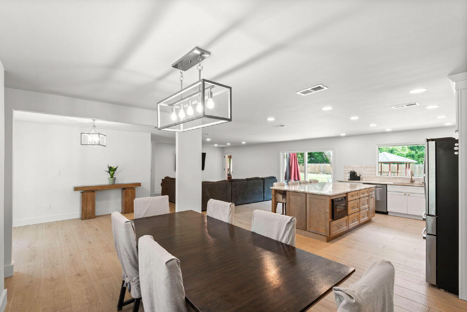 2507 Edgewater Drive