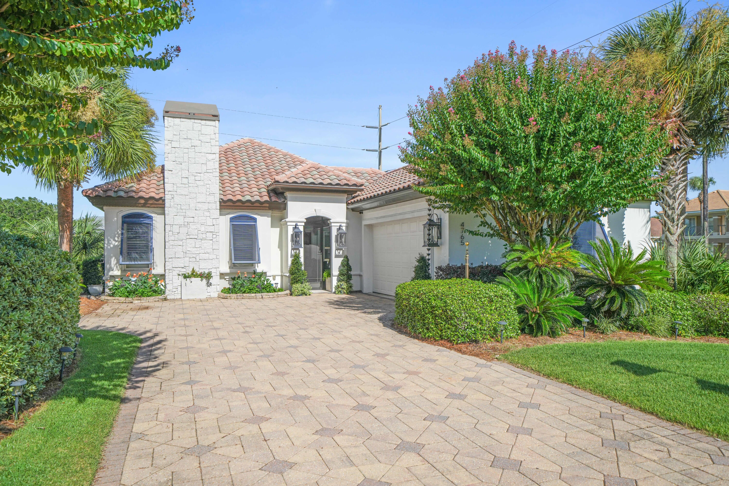 4765 Papaya Park