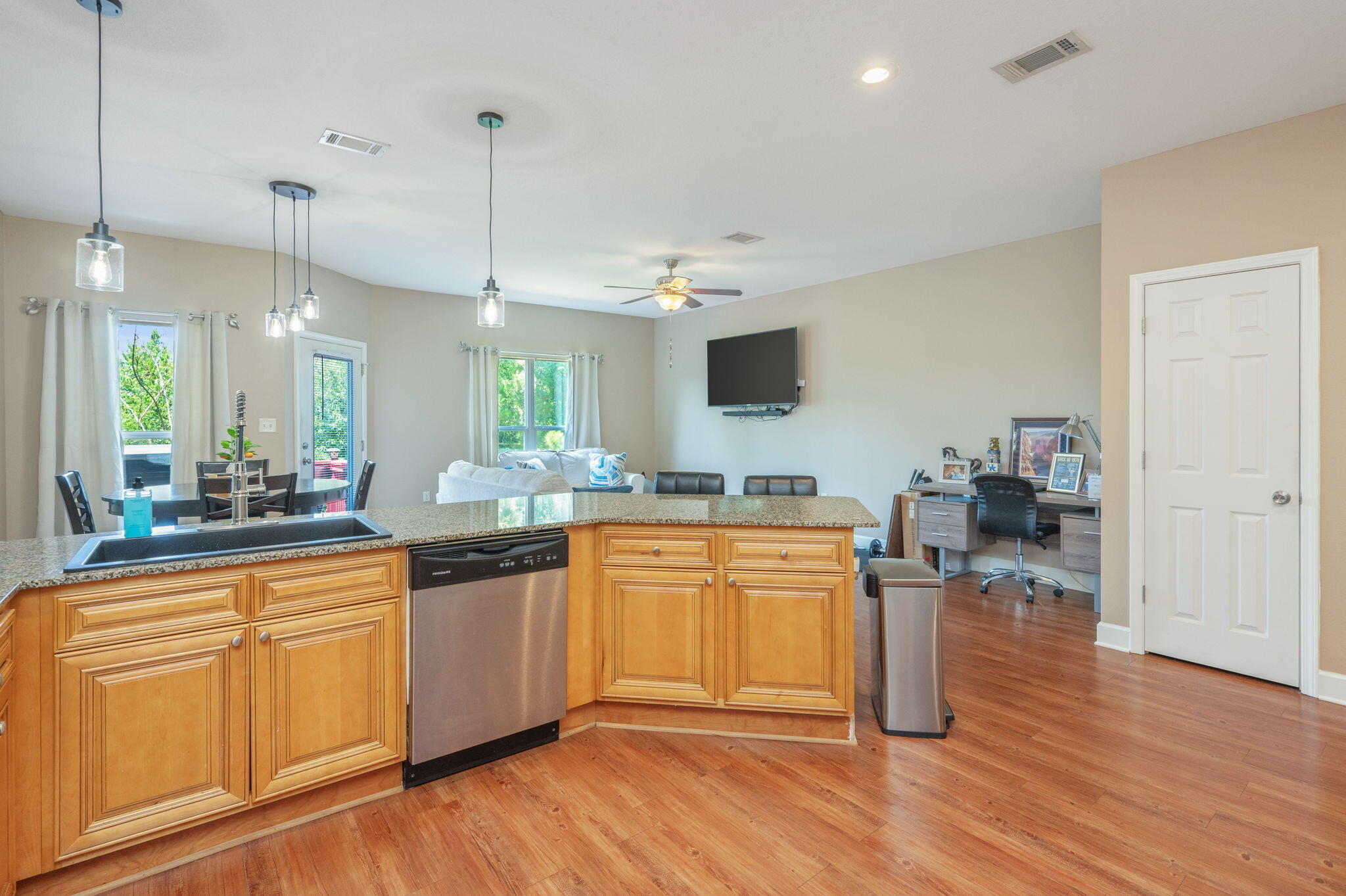ARBOR LAKE - Residential