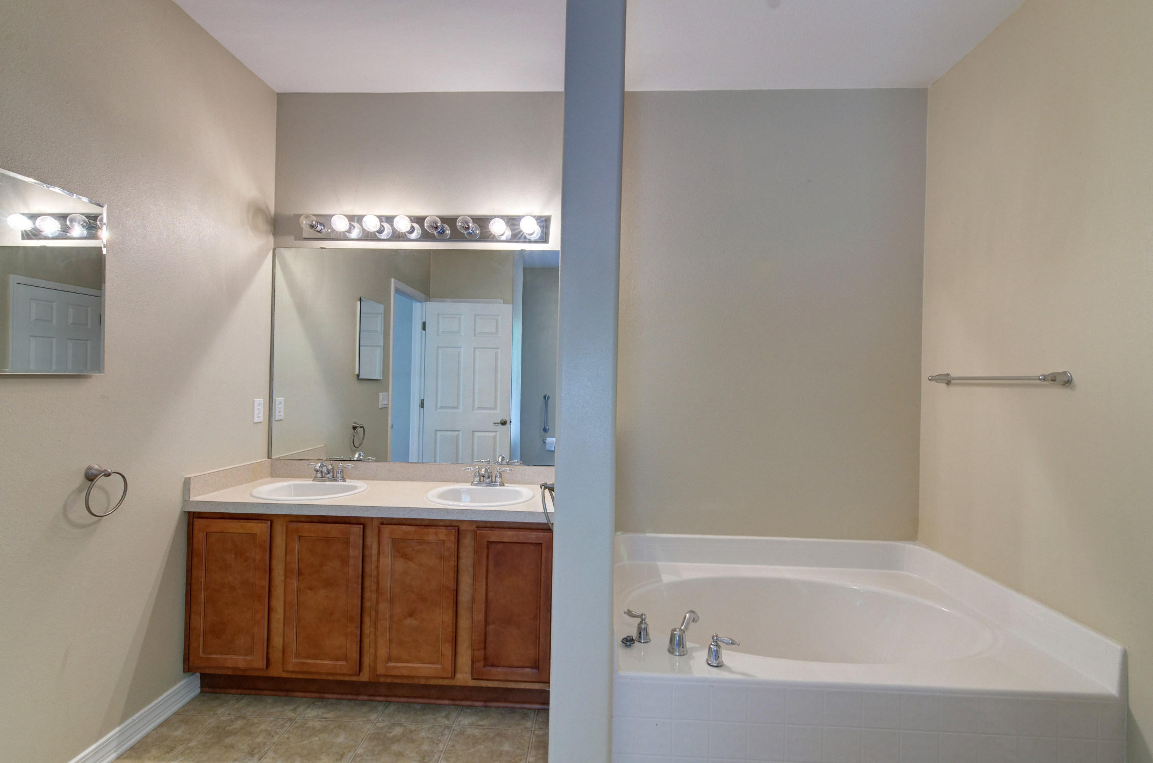 MOSSY OAKS - Residential