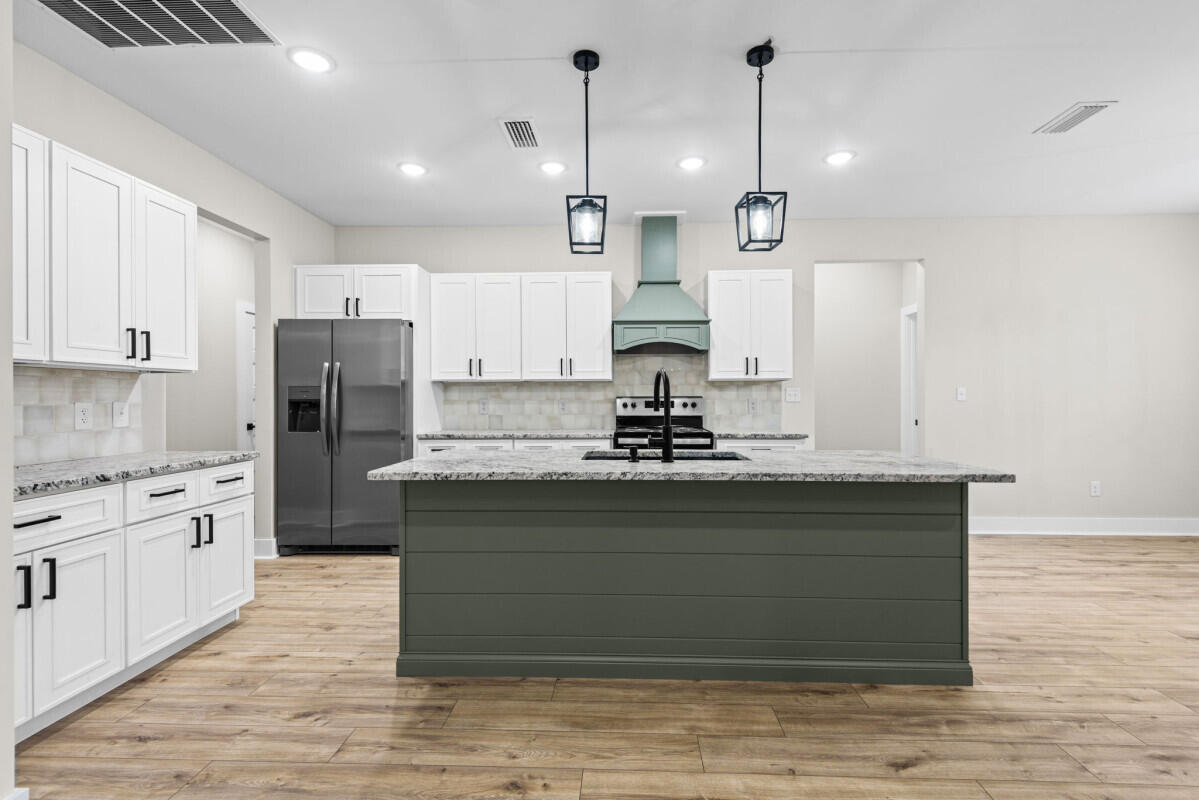 TEN LAKE ESTATES UNIT 2 - Residential