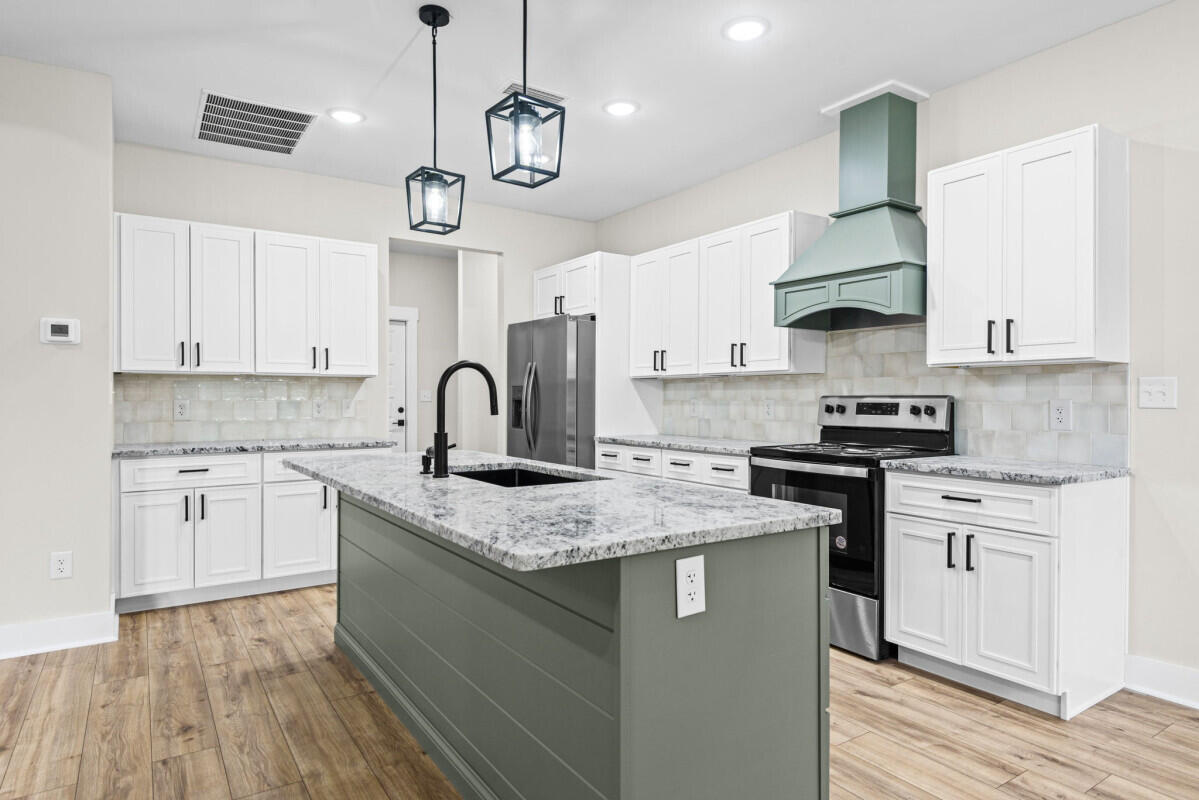 TEN LAKE ESTATES UNIT 2 - Residential
